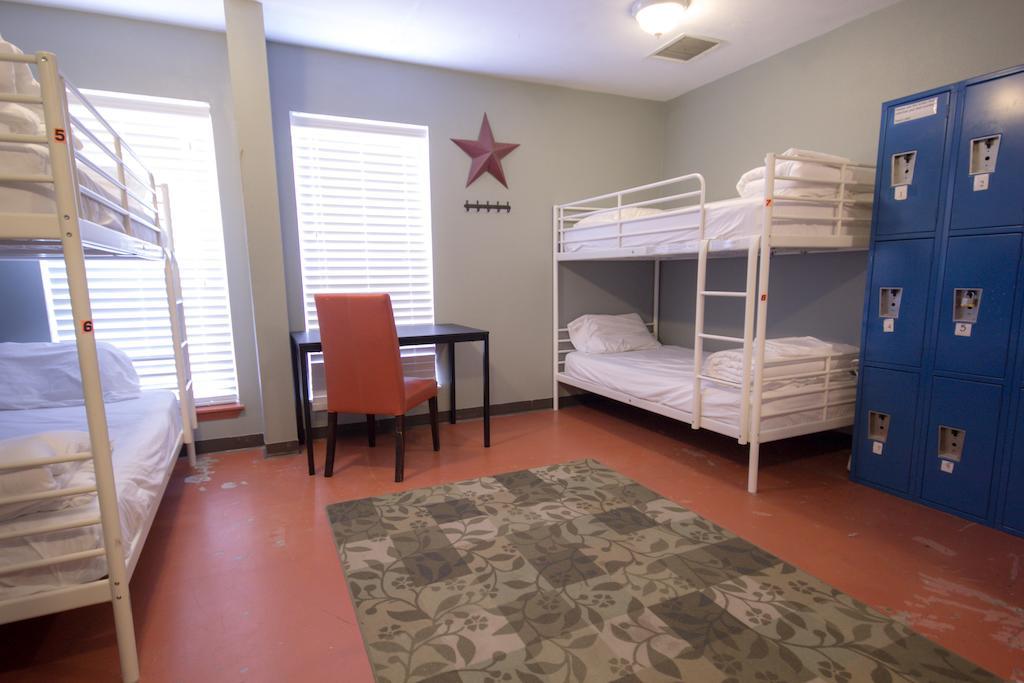 Hi - Austin Hostel Room photo